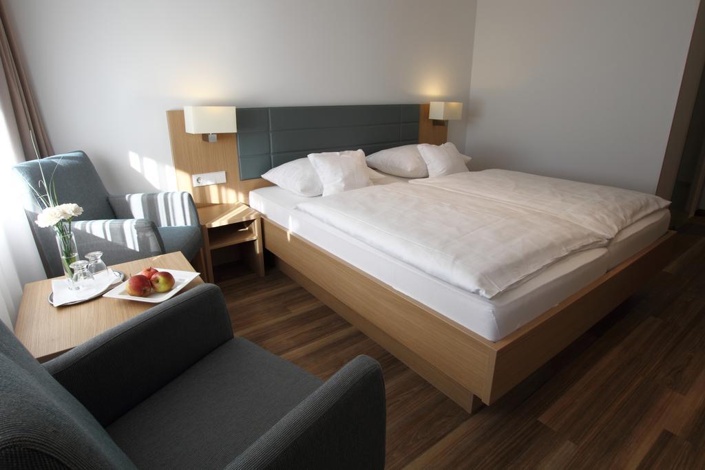 אוברלינגן Hotel Seepark Garni מראה חיצוני תמונה