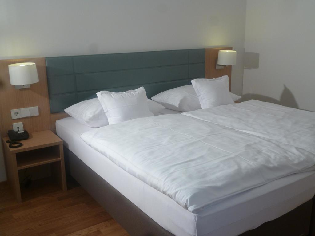 אוברלינגן Hotel Seepark Garni חדר תמונה